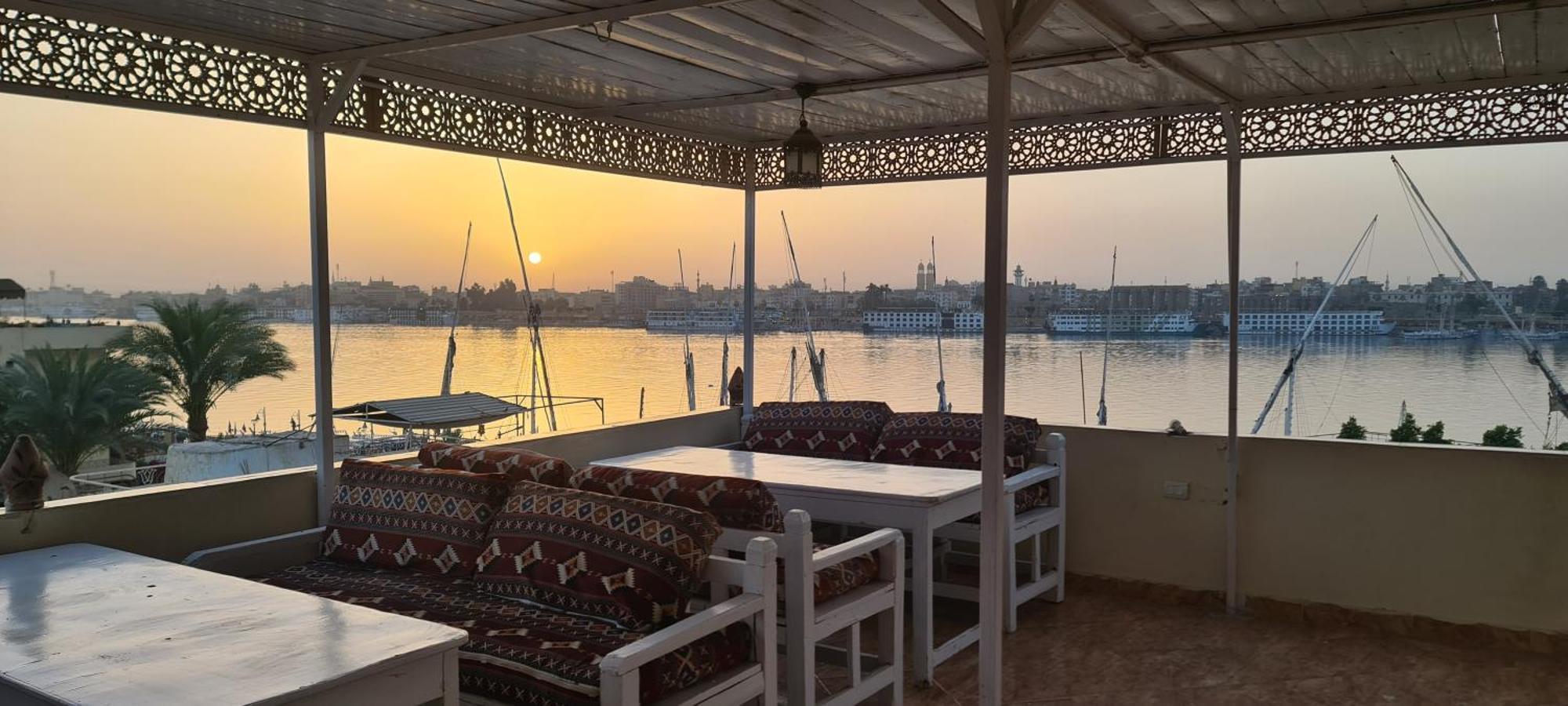 Senmut Luxory Rooms Exterior photo
